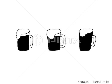 ビールが溢れているジョッキの手描きイラストセット（黒） 139319816