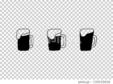 ビールが溢れているジョッキの手描きイラストセット（黒） 139319816