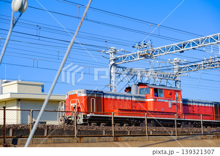 山陽線・垂水駅付近を通過する貨物列車DD511191 山陽線・垂水駅付近を通過する貨物列車DD511191 139321307