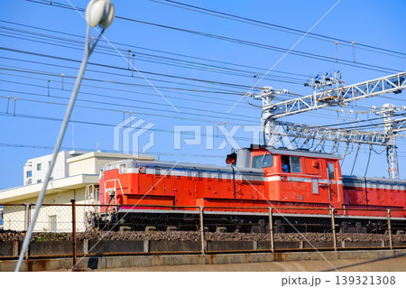 山陽線・垂水駅付近を通過する貨物列車DD511191 山陽線・垂水駅付近を通過する貨物列車DD511191 139321308