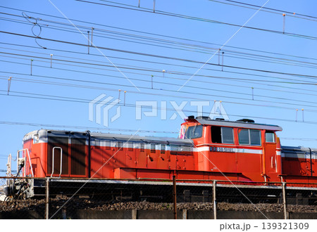 山陽線・垂水駅付近を通過する貨物列車DD511191 山陽線・垂水駅付近を通過する貨物列車DD511191 139321309
