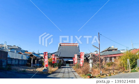東京、快晴の宝生院と柴又七福神の大黒天 139321488