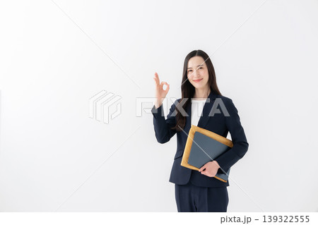 ビジネス　女性	 139322555