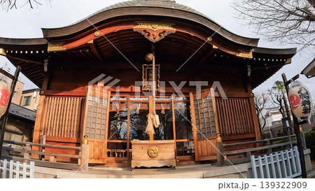 東京、歴史ある田端八幡神社の社殿と奉納提灯 東京、歴史ある田端八幡神社の社殿と奉納提灯 139322909