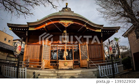 東京、歴史ある田端八幡神社の社殿と奉納提灯 東京、歴史ある田端八幡神社の社殿と奉納提灯 139322910