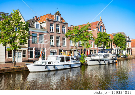 Street view of canal in Alkmaar town, Netherlands 139324015