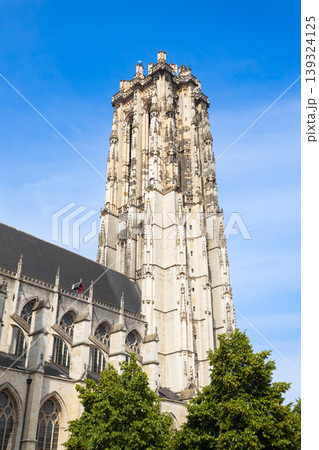 Saint Rumbold Cathedral at Grote Markt square in Mechelen, Belgium 139324125