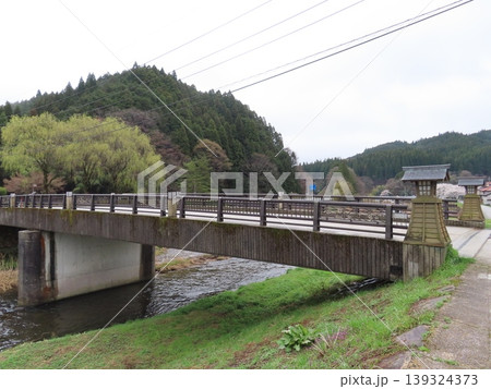 岡山県真庭市新庄村の新庄川にかかる橋、宝田橋ほうだばし 139324373