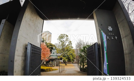 東京・谷中霊園に隣接する天王寺の山門 東京・谷中霊園に隣接する天王寺の山門 139324533