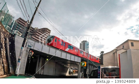 東京、都会を走る赤い電車 東京メトロ丸ノ内線 東京、都会を走る赤い電車 東京メトロ丸ノ内線 139324809