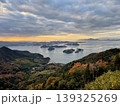 秋のしまなみ海道、亀老山展望台より望む夕景と紅葉 139325269