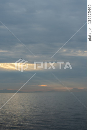 海に沈む夕日 139325460