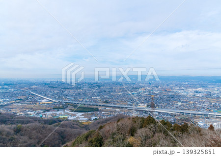 交野山山頂の観音岩から見る大阪平野の景色 139325851