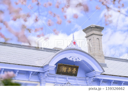 豊平館と満開の桜 139326662