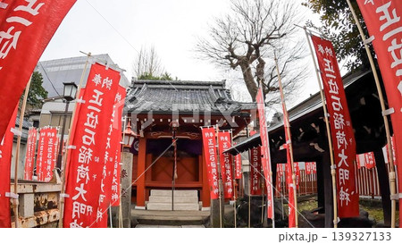 東京、石稲荷神社 東京・根岸の街角に佇む稲荷様 東京、石稲荷神社 東京・根岸の街角に佇む稲荷様 139327133