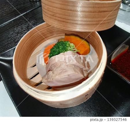 芋煮会の後… 夕餉に供された美味『天元豚の蒸し物』 芋煮会の後… 夕餉に供された美味『天元豚の蒸し物』 139327546