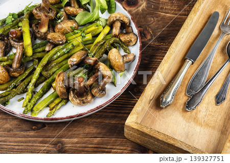 Sauteed Mushrooms with Asparagus and Herbs 139327751