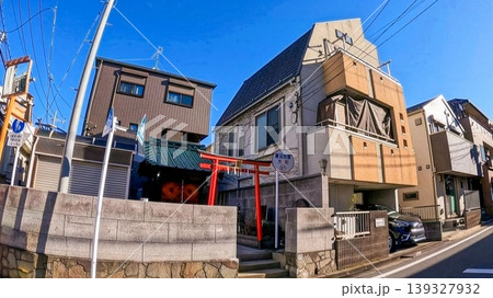 東京、火防稲荷東京、火防稲荷神社(品川区東大井)の朱色の鳥居神社(品川区東大井)の朱色の鳥居 東京、火防稲荷東京、火防稲荷神社(品川区東大井)の朱色の鳥居神社(品川区東大井)の朱色の鳥居 139327932