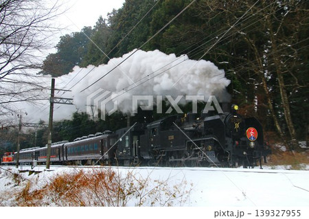 雪化粧の日光路を力走する…【SL大樹】C11325 139327955