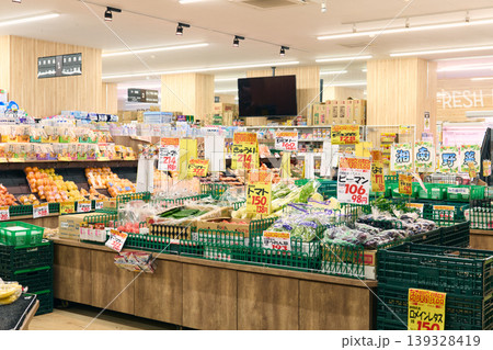 スーパーで売られている野菜 139328419