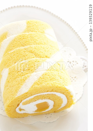 マンゴーロールケーキ マンゴーロールケーキ 139329119
