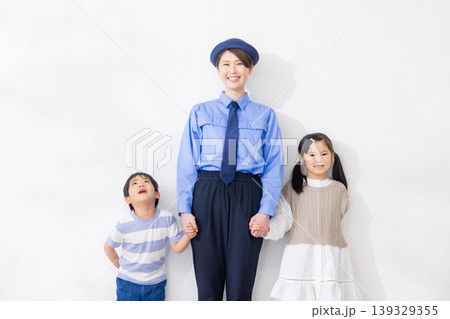 女性警備員イメージ 女性警備員イメージ 139329355