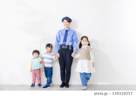 女性警備員イメージ 女性警備員イメージ 139329357