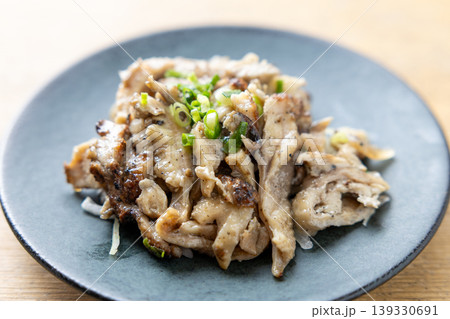 おいしい炭火焼鶏皮ポン酢 139330691