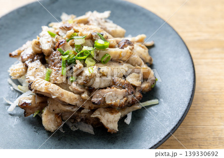 おいしい炭火焼鶏皮ポン酢 おいしい炭火焼鶏皮ポン酢 139330692