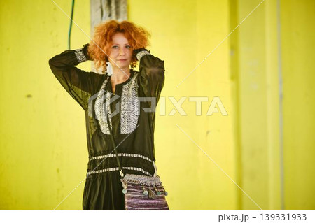 Red haired woman with stylish handbag lifestyle portrait Red haired woman with stylish handbag lifestyle portrait 139331933