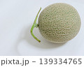 白背景に置かれたメロン1個 139334765