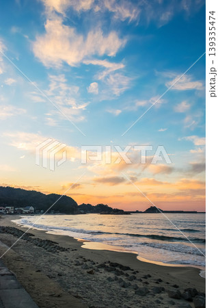 浦富海岸の夕景(鳥取県岩美町) 浦富海岸の夕景(鳥取県岩美町) 139335474