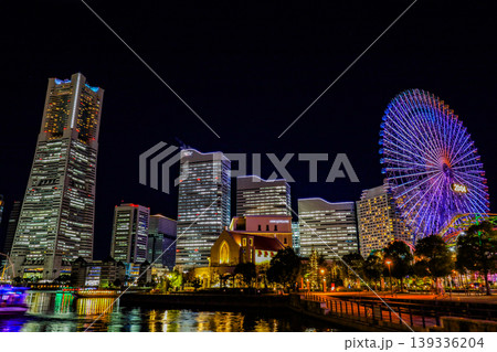 運河パークから見たみなとみらいの夜景 139336204