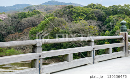 伊勢神宮 宇治橋と五十鈴川 伊勢神宮 宇治橋と五十鈴川 139336476