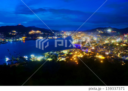 長崎の夜景・鍋冠山からの眺望(長崎県・長崎市) 長崎の夜景・鍋冠山からの眺望(長崎県・長崎市) 139337371