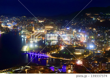 長崎の夜景・鍋冠山からの眺望(長崎県・長崎市) 長崎の夜景・鍋冠山からの眺望(長崎県・長崎市) 139337374