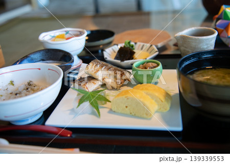 高級ホテルの朝食・和食・懐石料理・おばんざいイメージ 高級ホテルの朝食・和食・懐石料理・おばんざいイメージ 139339553