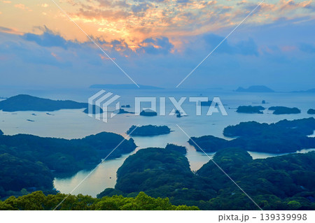 石岳展望台からの眺望・夕暮れ（長崎県・佐世保市） 139339998