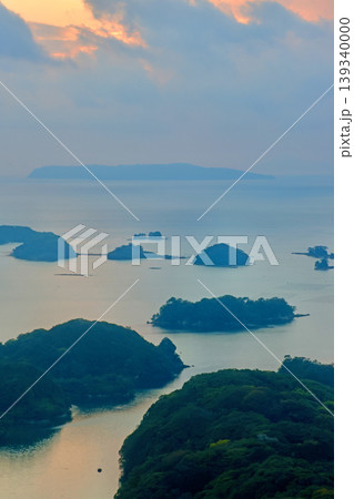 石岳展望台からの眺望・夕暮れ（長崎県・佐世保市） 139340000