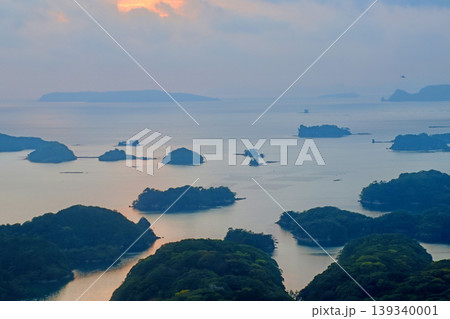 石岳展望台からの眺望・夕暮れ(長崎県・佐世保市) 石岳展望台からの眺望・夕暮れ(長崎県・佐世保市) 139340001