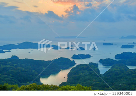 石岳展望台からの眺望・夕暮れ(長崎県・佐世保市) 石岳展望台からの眺望・夕暮れ(長崎県・佐世保市) 139340003