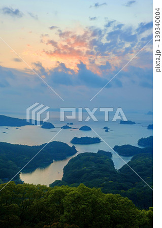 石岳展望台からの眺望・夕暮れ(長崎県・佐世保市) 石岳展望台からの眺望・夕暮れ(長崎県・佐世保市) 139340004