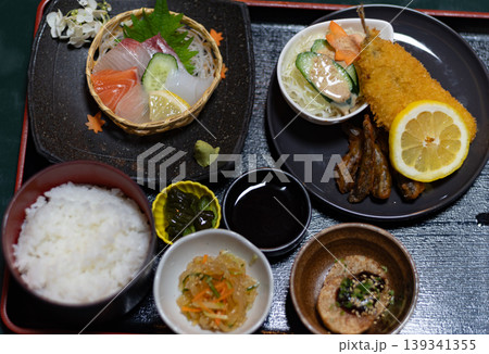 美味しそうなフライの定食 美味しそうなフライの定食 139341355