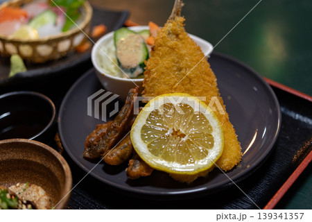 美味しそうなフライの定食 美味しそうなフライの定食 139341357