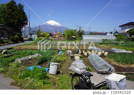 静岡県御殿場市の御殿場中央公園周辺から富士山方面を臨む風景 静岡県御殿場市の御殿場中央公園周辺から富士山方面を臨む風景 139341520