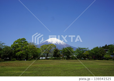静岡県御殿場市の御殿場中央公園から富士山方面を臨む風景 静岡県御殿場市の御殿場中央公園から富士山方面を臨む風景 139341525