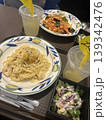 おしゃれなカフェのレストラン 139342476