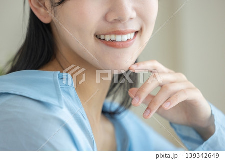 ホワイトニング 女性 ホワイトニング 女性 139342649