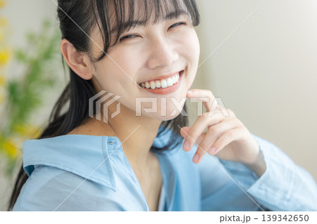 ホワイトニング 女性 ホワイトニング 女性 139342650