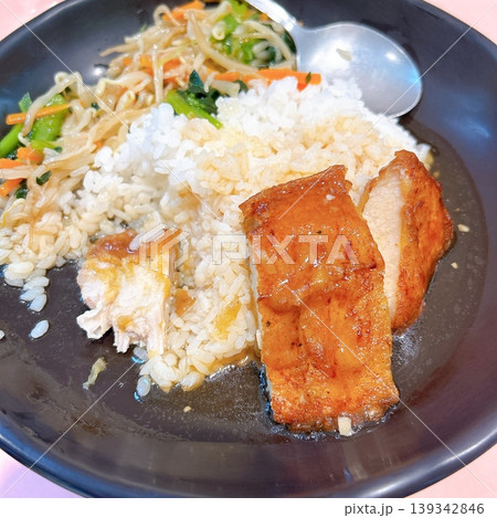 社員食堂のご飯 139342846